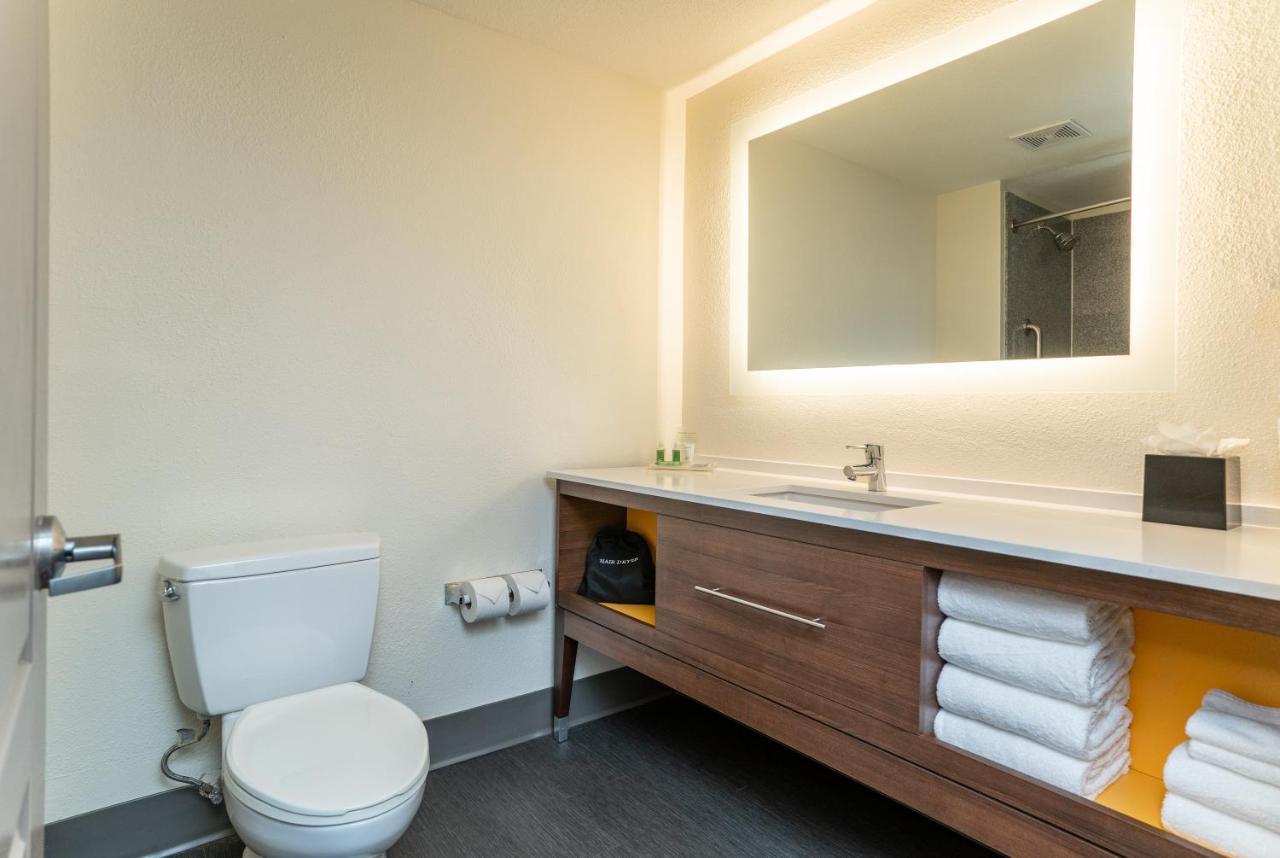 Holiday Inn Hotel & Suites Beaufort At Highway 21 By Ihg Exteriör bild